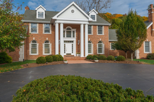 19217 Brookhollow Dr-2.jpg